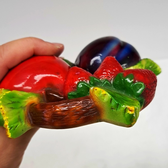 Vintage 1950’s set of 2 chalkware fruit cluster 2D wall plaques - Picture 10 of 12